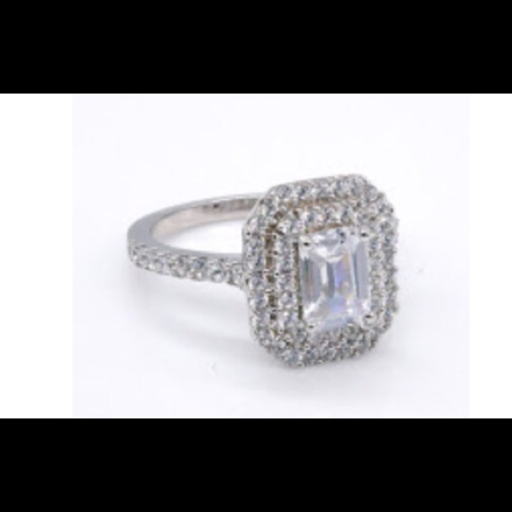 Moisenite ring